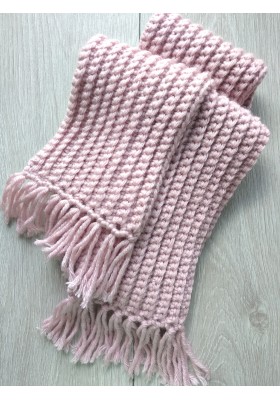 Теплый длинный шарф розового цвета